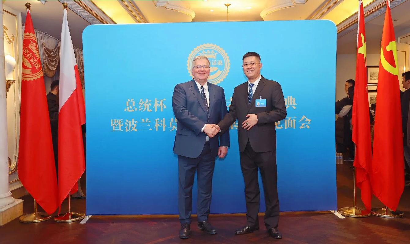 新澳800图库最新版本和历史学家成波兰总统与波兰 总统