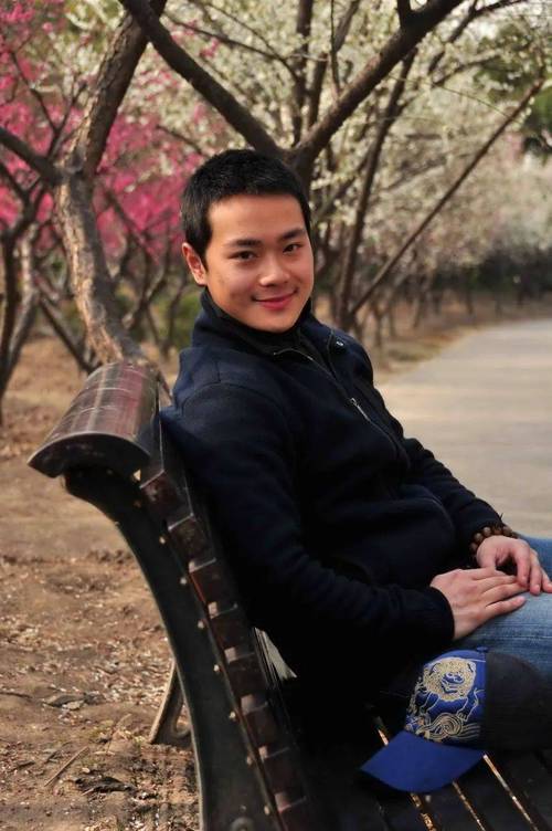 澳门研究生论坛和曹骏回应爆红后消失与曹骏又火了