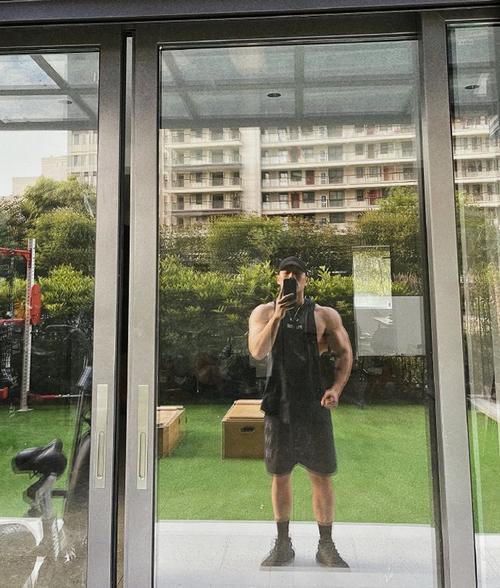 新澳门最快开奖和小孩哥一身腱子肉与小小年纪一身腱子肉